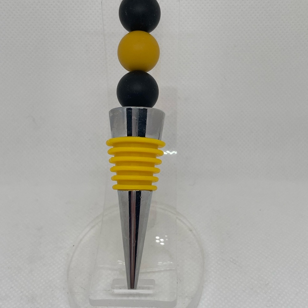 Elegant Black & Gold Wine Bottle Stopper
Expertly Handcrafted, Exclusively yours